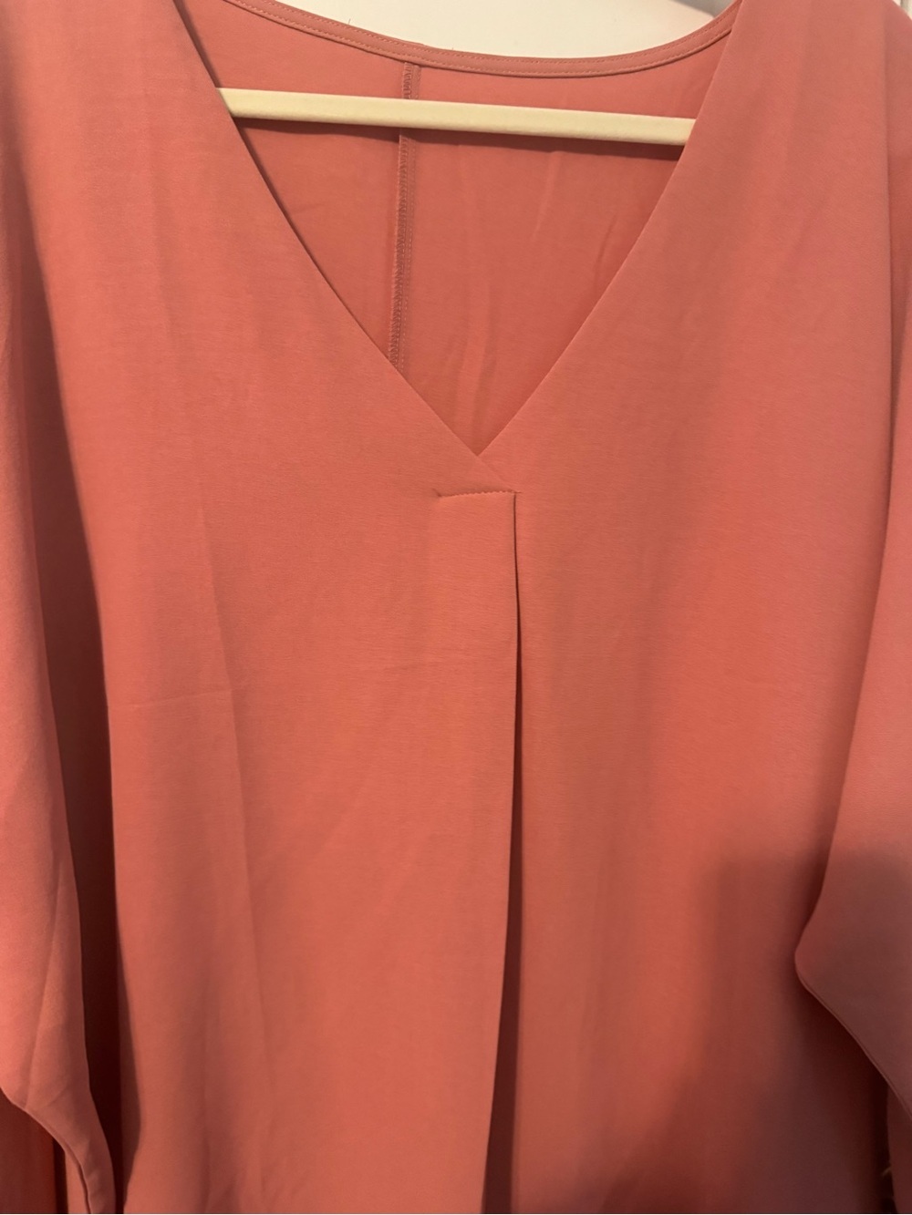 Flattering Gorgeous Mauve Pink V-Neck Blouse with Dolman Sleeves & Hi-Low Hem - Picture 3 of 7